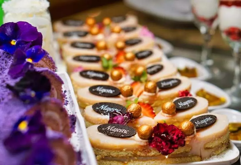 Отель Dit Majestic Beach Resort