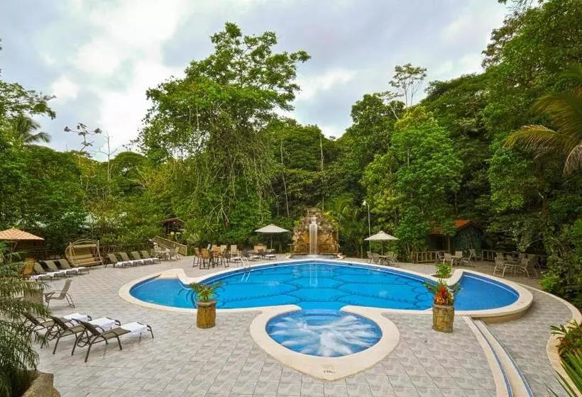 ホテル Evergreen Lodge