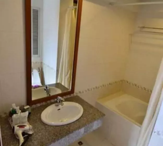 ホテル First Bungalow Beach Resort