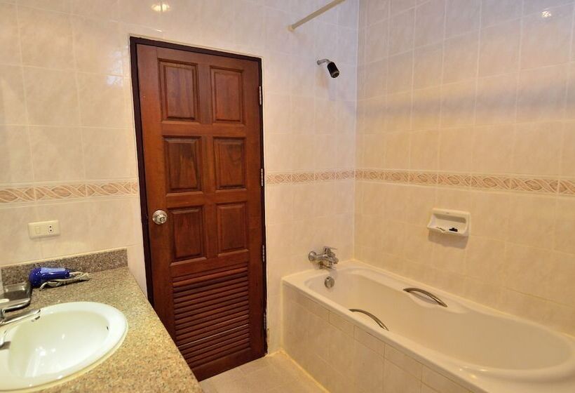 هتل First Bungalow Beach Resort