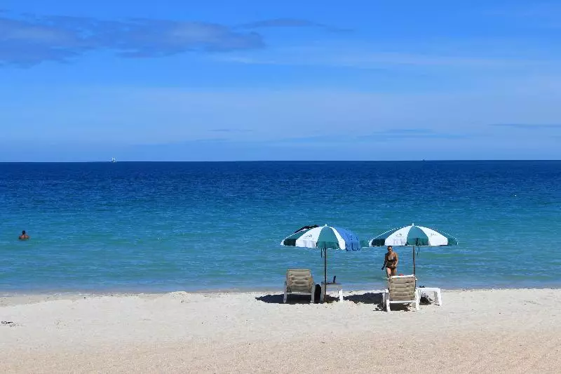 ホテル First Bungalow Beach Resort