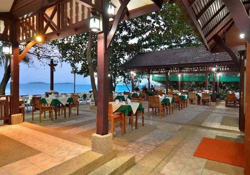 ホテル First Bungalow Beach Resort