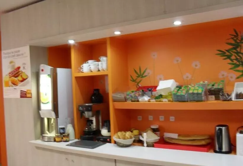 בית מלון כפרי Première Classe Metz Est Technopole