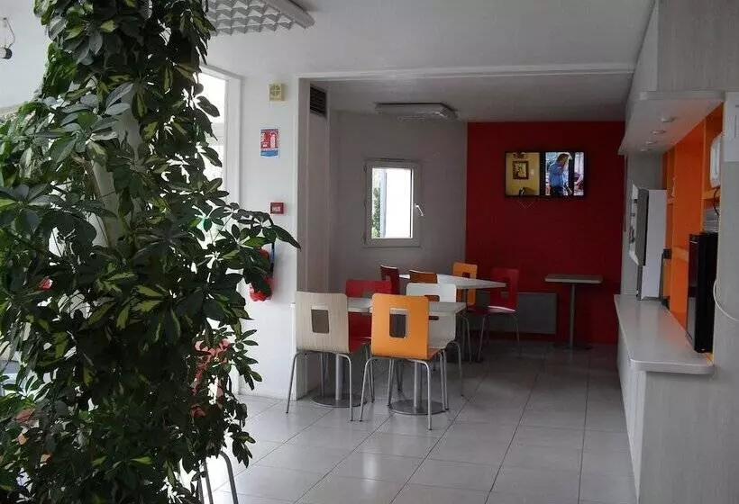 בית מלון כפרי Première Classe Metz Est Technopole