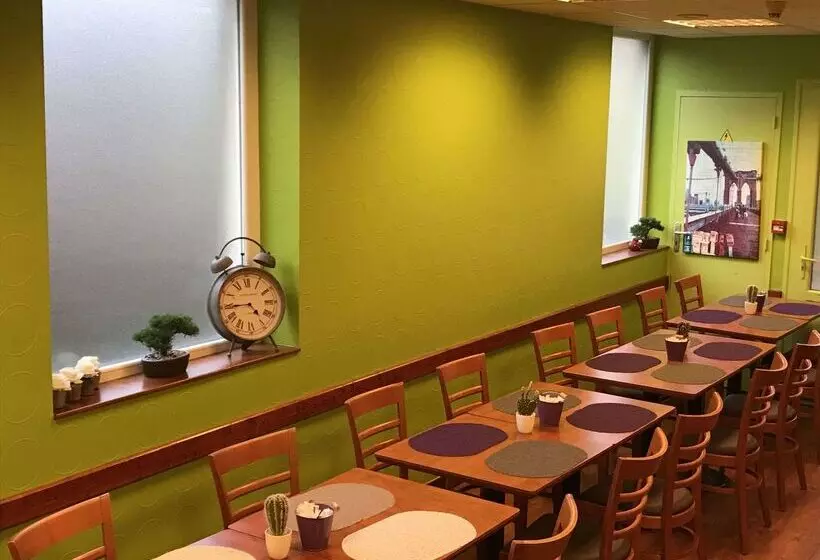 Kyriad Hotel Lamballe