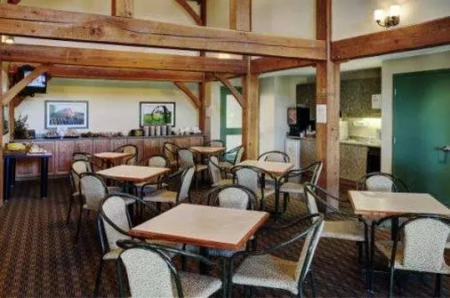 호텔 Lakeview Inns & Suites  Okotoks