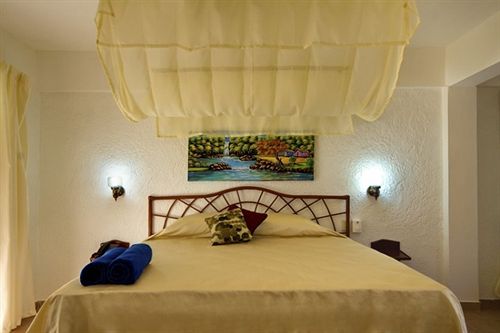 هتل Playa Esmeralda Resort