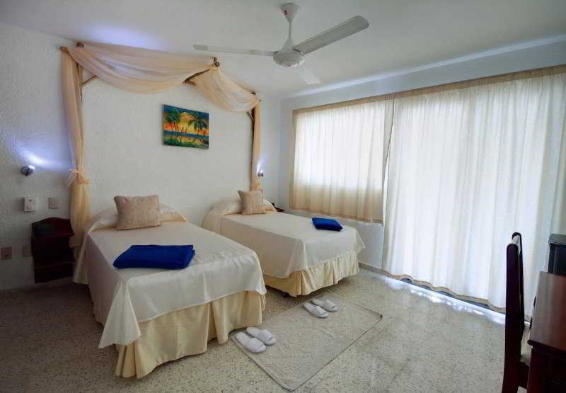 هتل Playa Esmeralda Resort