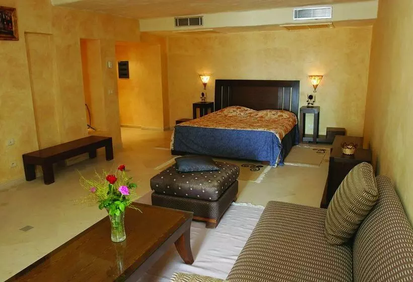 هتل Yasmine Beach