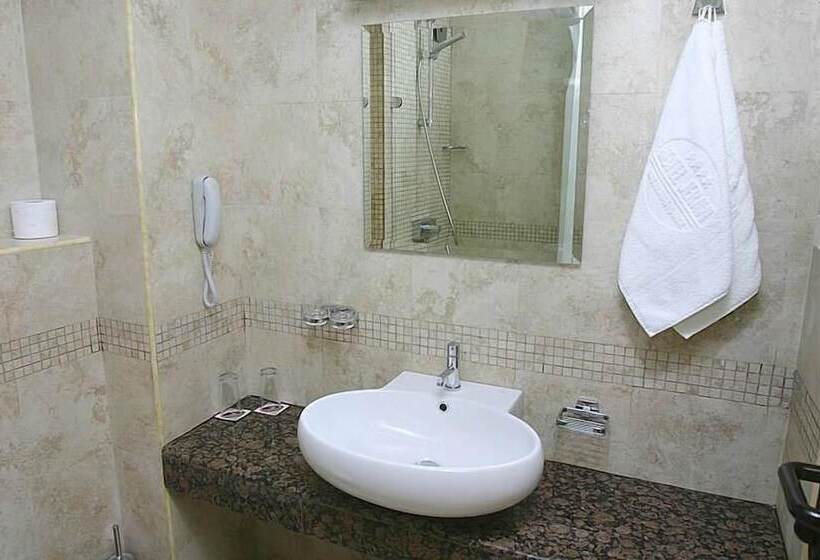 Jeravi Beach Hotel All Inclusive