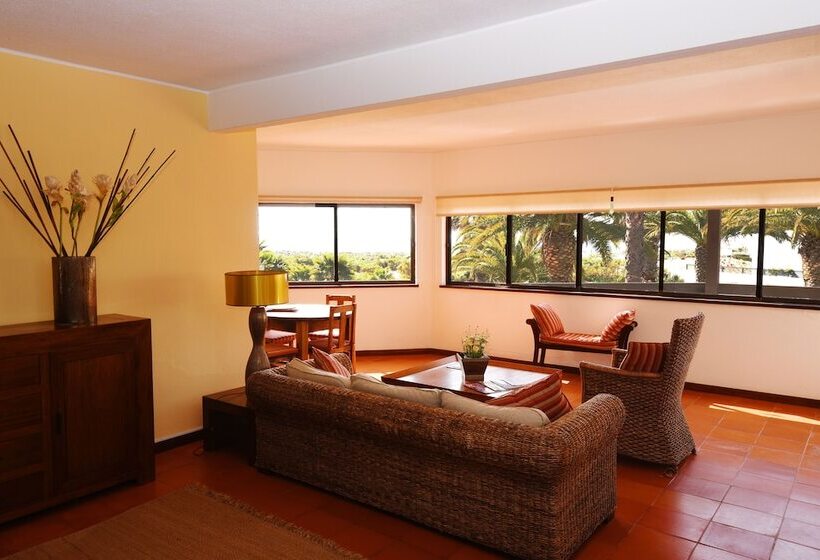 Praia Da Lota Resort - Beachfront Apartments