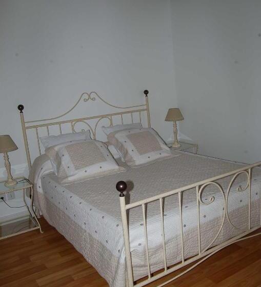 Общежитие Auberge Saint Hernin