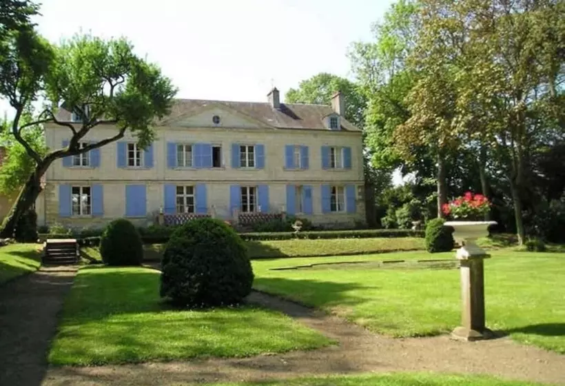 Aamiaismajoitus (B&B) Château De Pintray