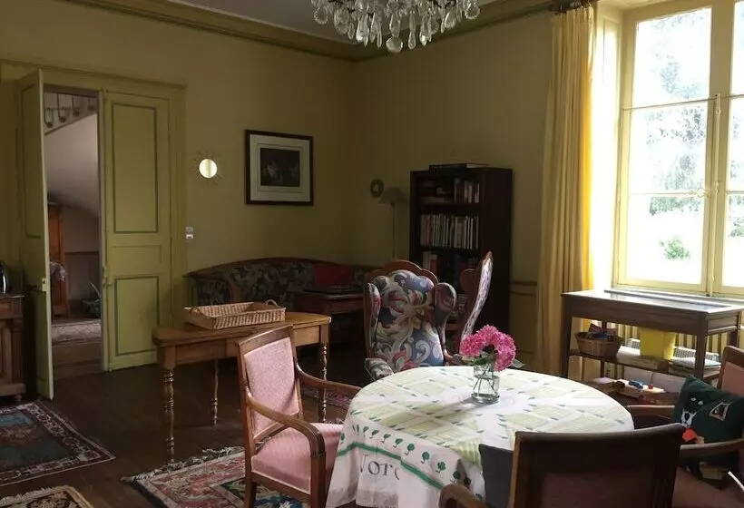 Aamiaismajoitus (B&B) Château De Pintray