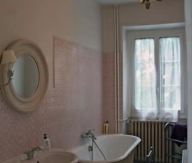 Aamiaismajoitus (B&B) Château De Pintray