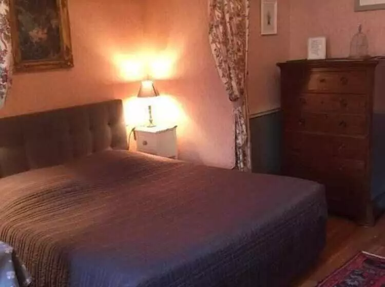 Aamiaismajoitus (B&B) Château De Pintray