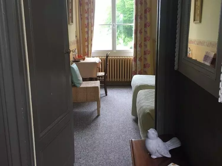 Aamiaismajoitus (B&B) Château De Pintray