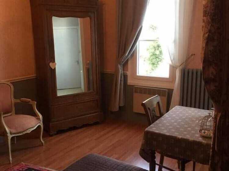 مبيت وإفطار Château De Pintray