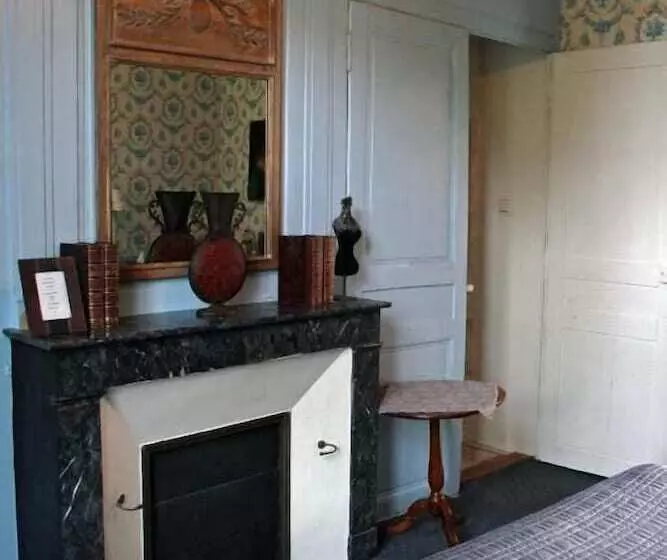 Aamiaismajoitus (B&B) Château De Pintray