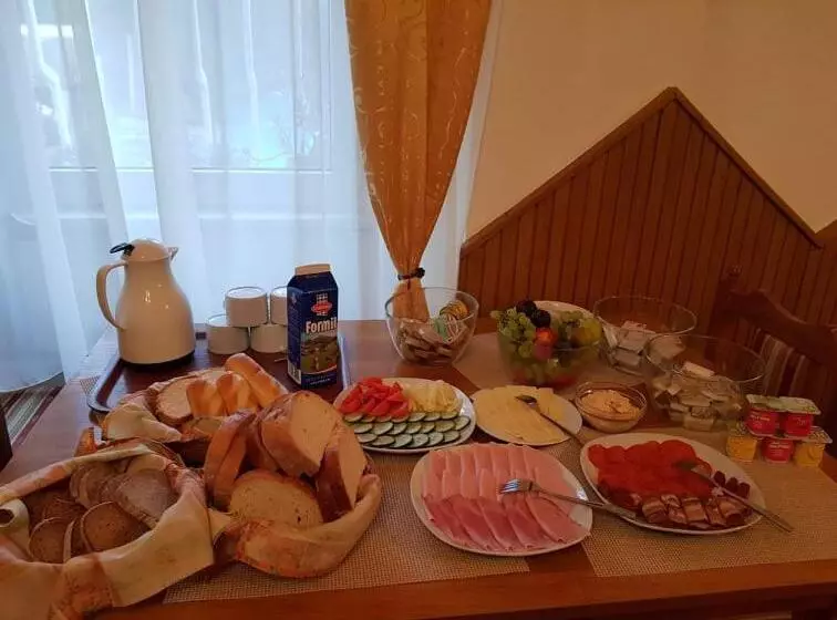 Aamiaismajoitus (B&B) Gloriett Panzió