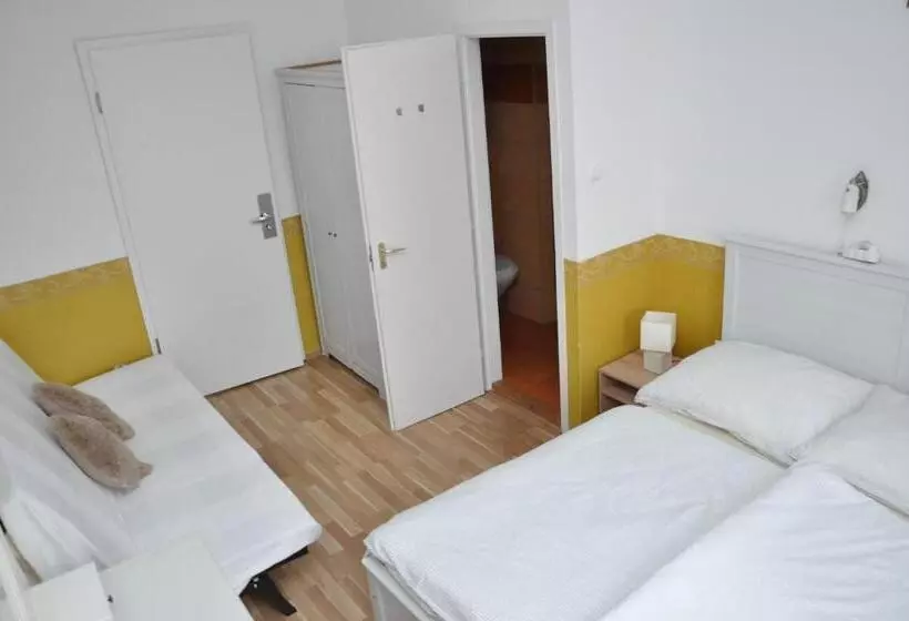 Aamiaismajoitus (B&B) Gloriett Panzió