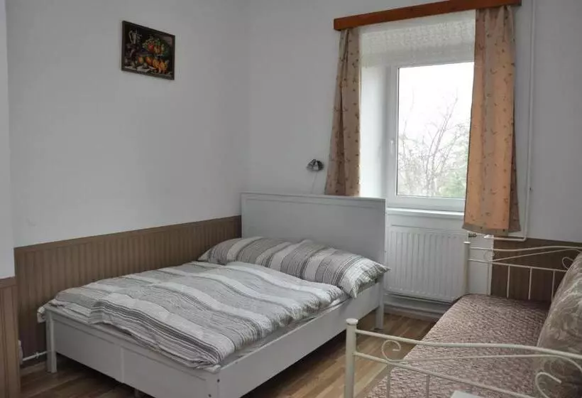 Aamiaismajoitus (B&B) Gloriett Panzió