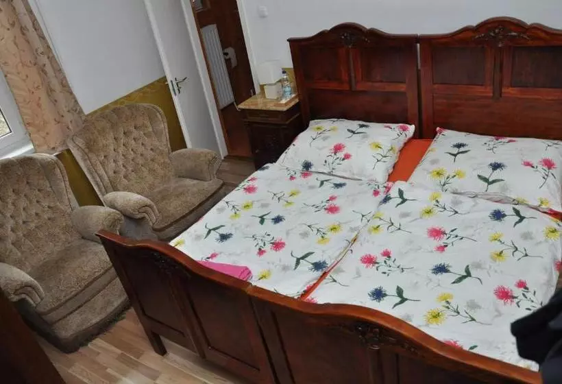 Aamiaismajoitus (B&B) Gloriett Panzió