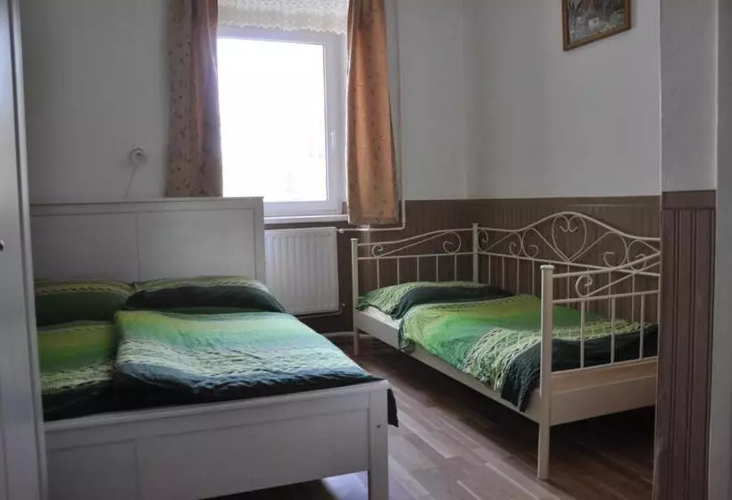 Aamiaismajoitus (B&B) Gloriett Panzió