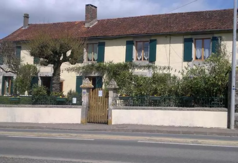 Aamiaismajoitus (B&B) La Maison Jaune