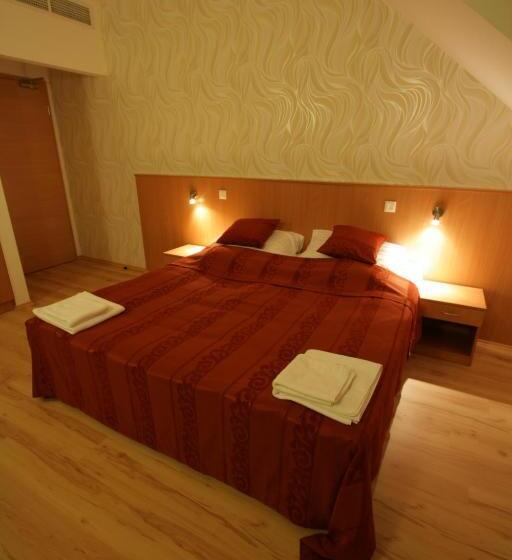 酒店 Belvárdi Fogadó