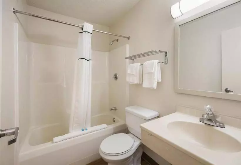 Hotelli Hometowne Studios By Red Roof Spartanburg   Asheville Highway