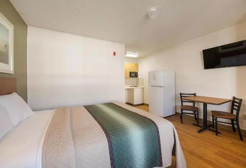 Hotelli Hometowne Studios By Red Roof Spartanburg   Asheville Highway