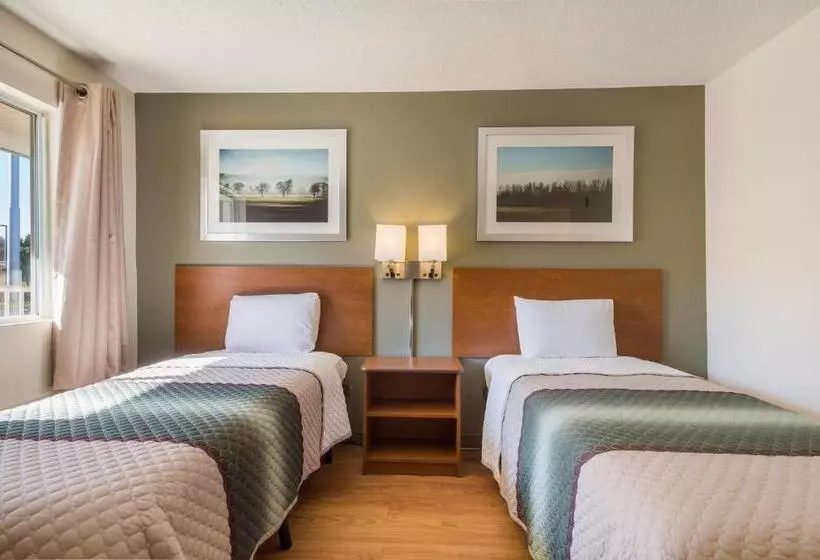 Hotelli Hometowne Studios By Red Roof Spartanburg   Asheville Highway