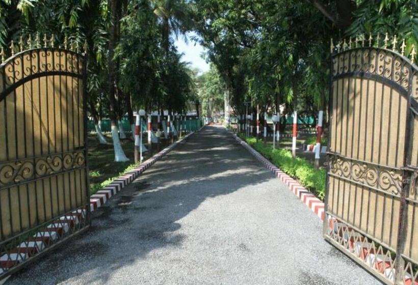 호텔 Madhuvan Farm Cottage