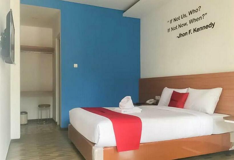 فندق Reddoorz Near Jawa Timur Park 2