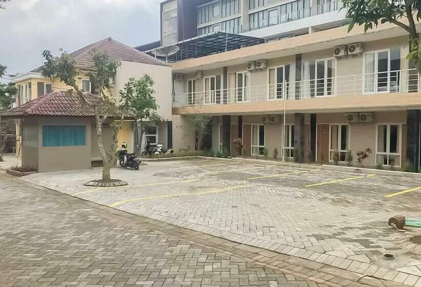 فندق Reddoorz Near Jawa Timur Park 2