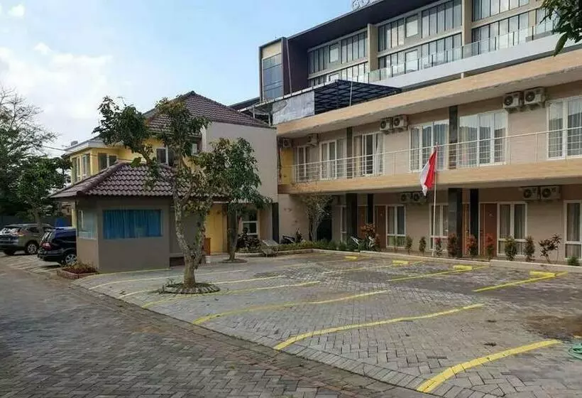 Hotelli Reddoorz Near Jawa Timur Park 2