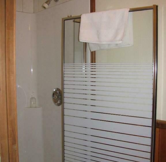 Sasquatch Crossing Eco Lodge B&b