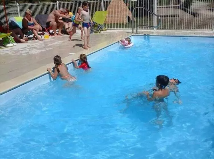 Hotelli Camping Les Tournesols