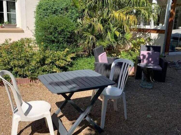 مبيت وإفطار Le Petit Manoir