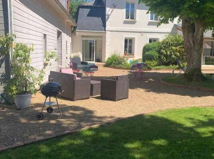 مبيت وإفطار Le Petit Manoir