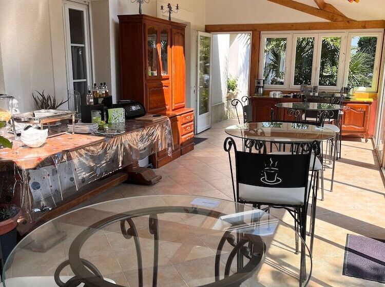 مبيت وإفطار Le Petit Manoir