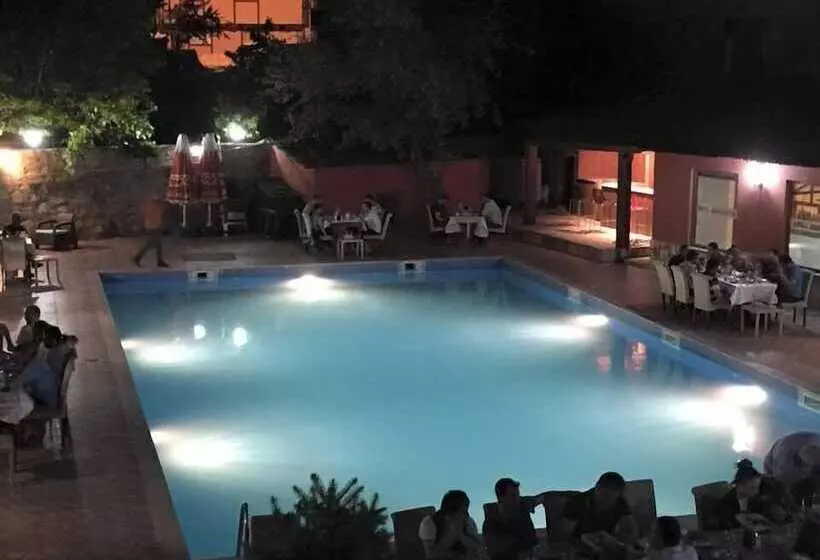 ホテル Barcelona Yusufeli