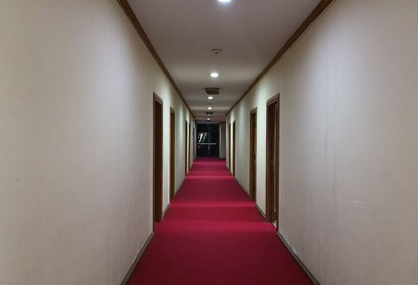 호텔 Cl Garden Inn