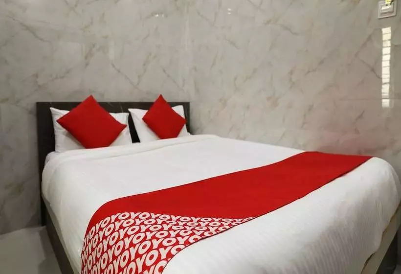 ホテル Guru Comforts By Oyo Rooms