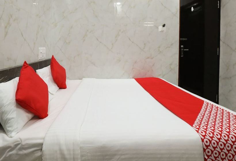Отель Guru Comforts By Oyo Rooms