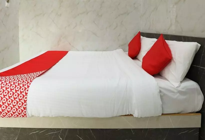 ホテル Guru Comforts By Oyo Rooms