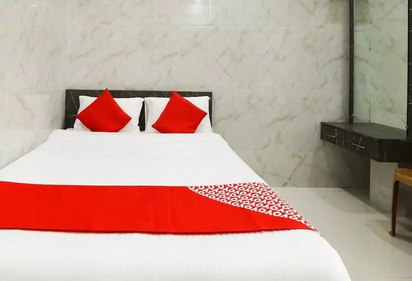 ホテル Guru Comforts By Oyo Rooms