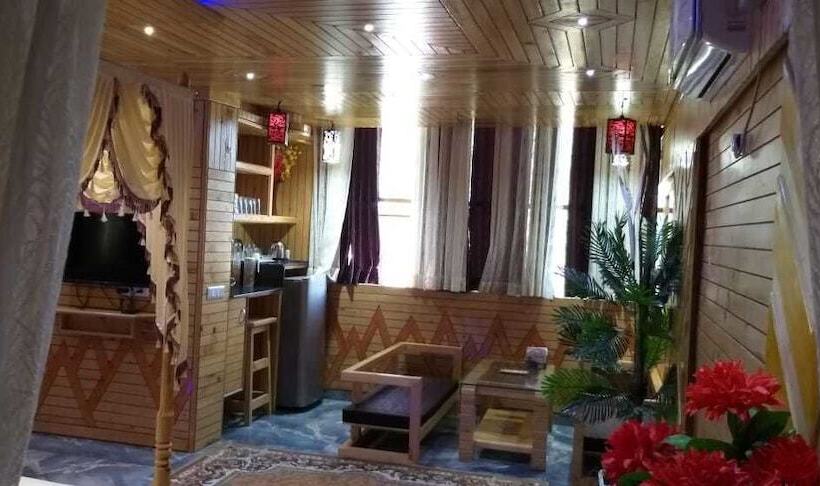 Hotel Mall Palace, Pithoragarh