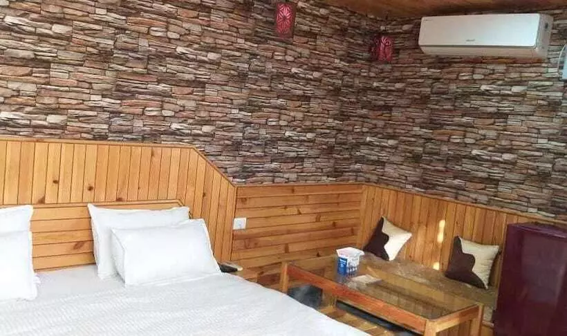 هتل Mall Palace, Pithoragarh